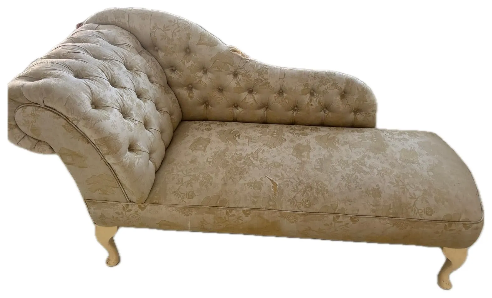 Deep-buttoned chaise longue in cream toile fabric on cream cabriole legs